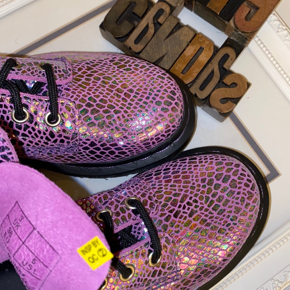 🇬🇧DR. MARTENS 1460 Pascal Purple Snake Metallic Suede Boots - Picture 12 of 16
